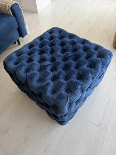 Diamond tufted velvet - tufted,